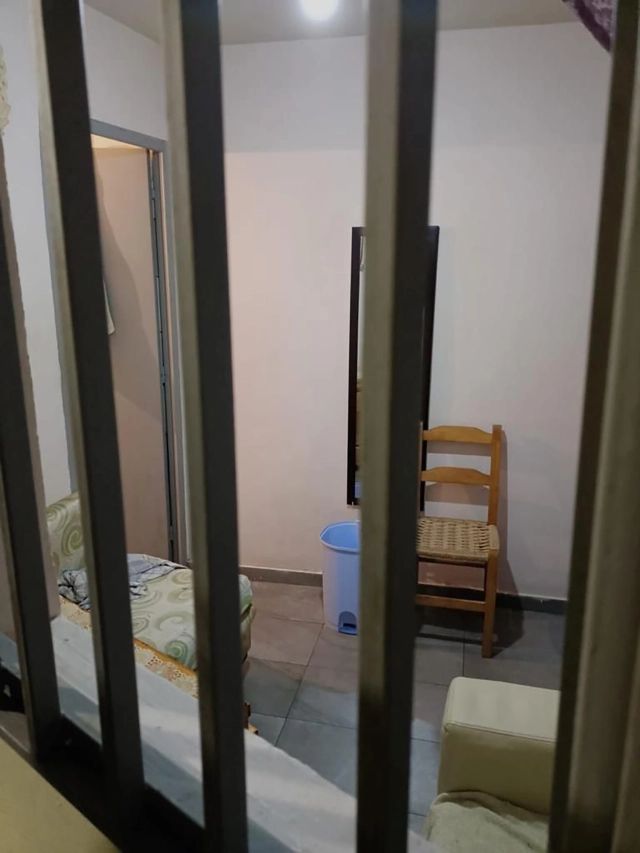 Dëshmi tronditëse/ Si i detyronte shqiptari dhe partnerja e tij vajzat të flinin me 100 klientë në ditë 1 0bb3354f 6f75 475f 874e ead987a394a1