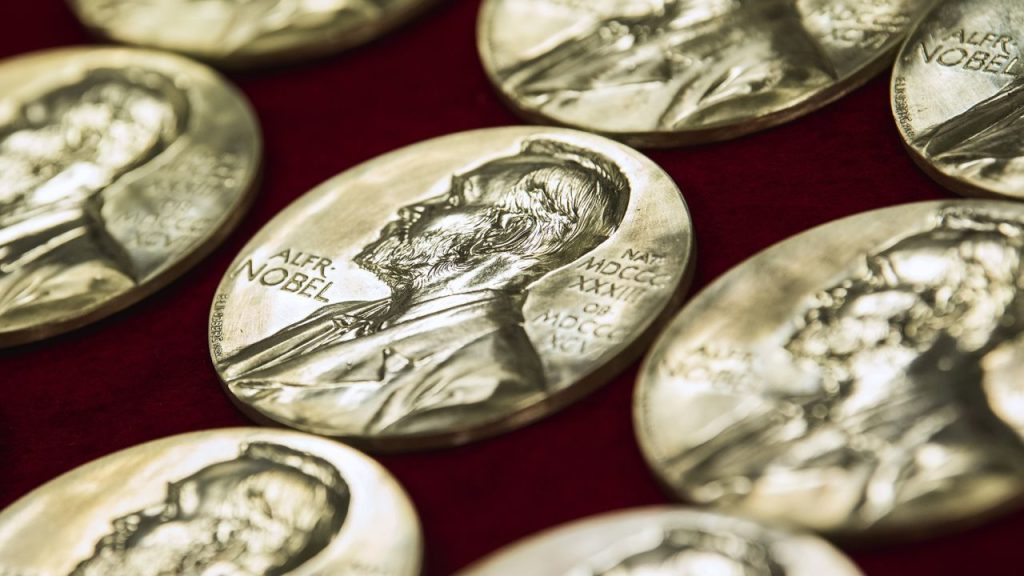 Shpallen fituesit e Nobelit në Kimi 221003095712 nobel prize medal 1 1280x720 1