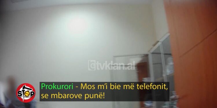 Arrestojnë burrin, prokuroria mban 2 celularë dhe 1810 euro: Humbën në gjykatë 313879A2 3876 4260 85DB 2CBDE2FAE14F