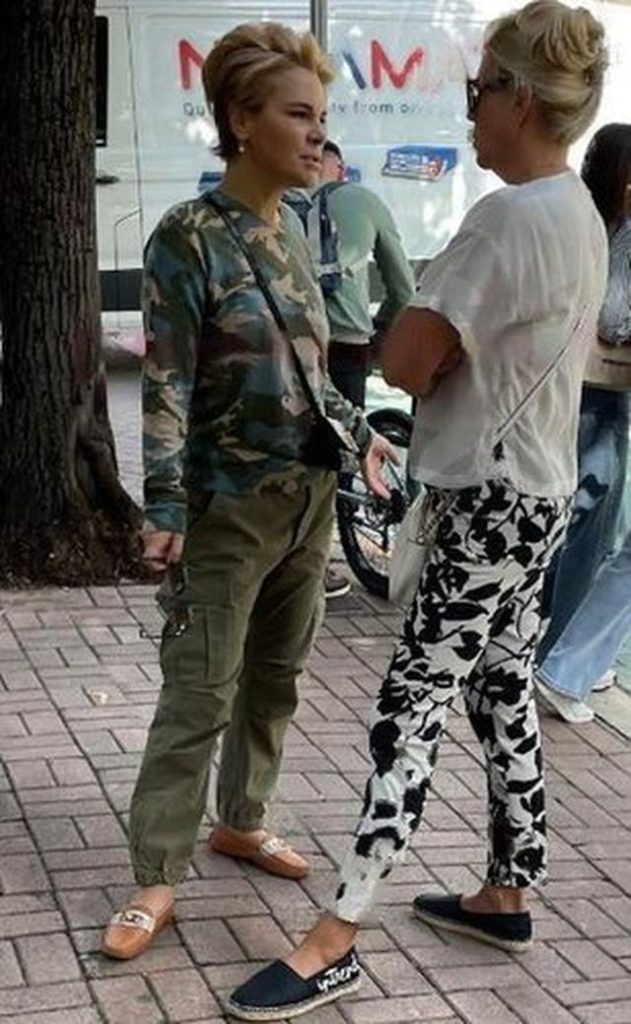 Rama dhe Kryemadhi "kopjojnë" Zelenskin, mesazhi që fshihet pas veshjes 3 640 0 635fead218ff1