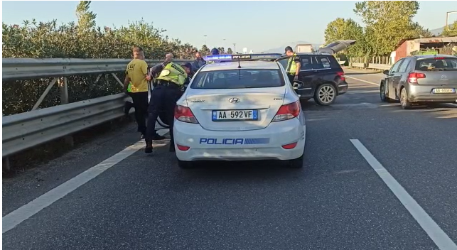 Fuoristrada përplas veturën në aksin Laç-Thumanë, plagoset rëndë gruaja Aksident 1