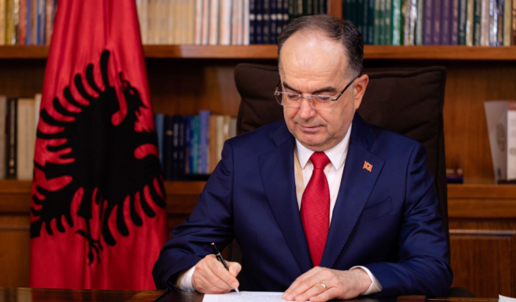 Presidenti cakton 14 majin për zgjedhjet vendore B61497CD F46D 4DD9 B433 043CE616E15B