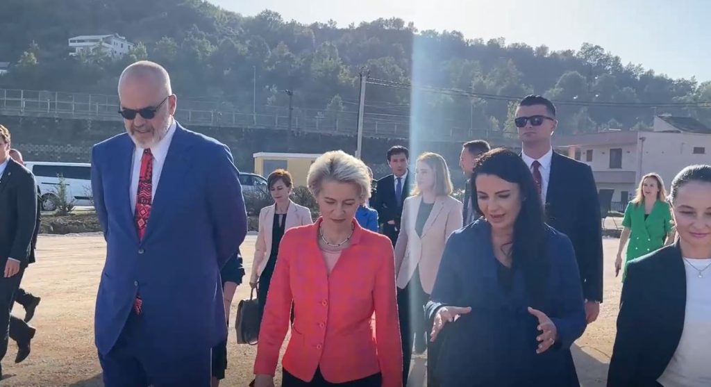 Ursula von der Leyen bie në “dashuri” me Durrësin: S’kam qenë në bregdetin tuaj, dua të shkoj Balluku 3