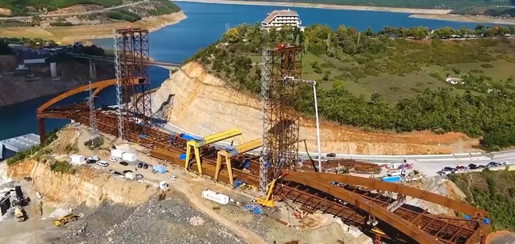 Ura e Madhe të Kukësit, Rama: Nga një grykë sekëlldisëse shisheje, në spektakël inxhinieri Capture 8
