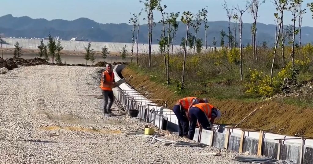 VIDEO/ Kantieri në Paskuqan, Rama: Vijon puna për pedonalen e re Capture 92