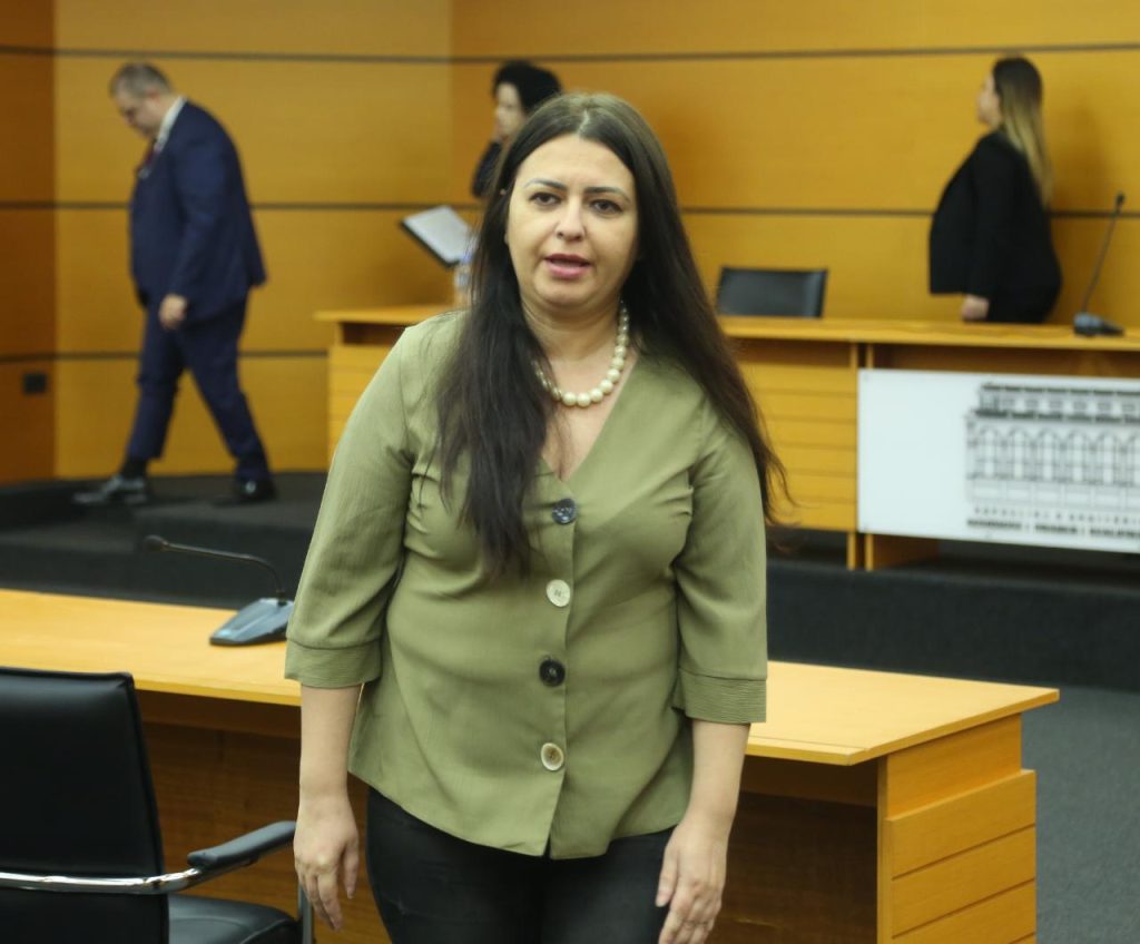 Prokurorja Deniona Katro kalon Vetting-un Deniona Katro 3