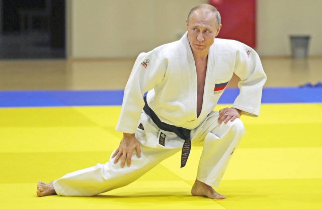 Putin feston 70-vjetorin, momentet kyçe që shënjuan jetën e tij ED AY867 Stent0 GR 20190806175441 640x417 1