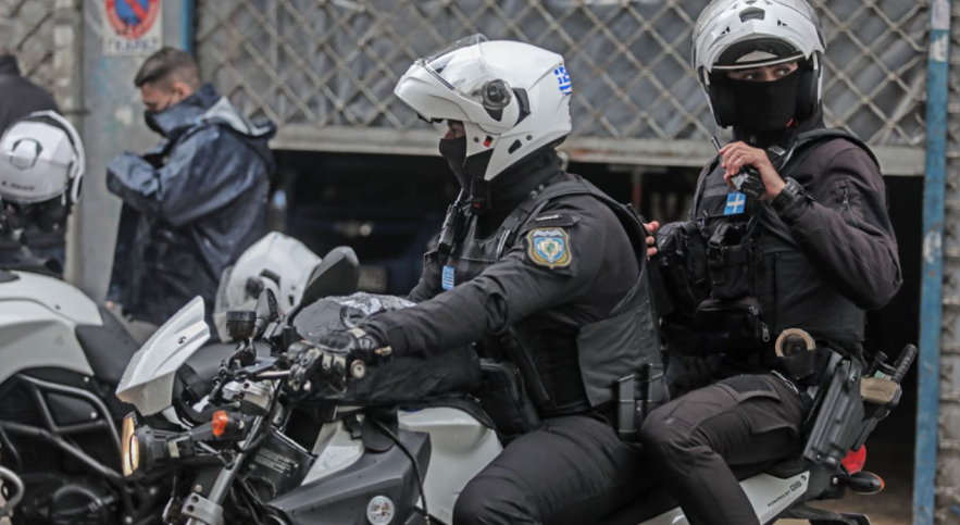 Vëllezërit shqiptarë vrasin me sëpatë 53-vjeçarin në Greqi, i plagosin djalin me thikë Policia greke