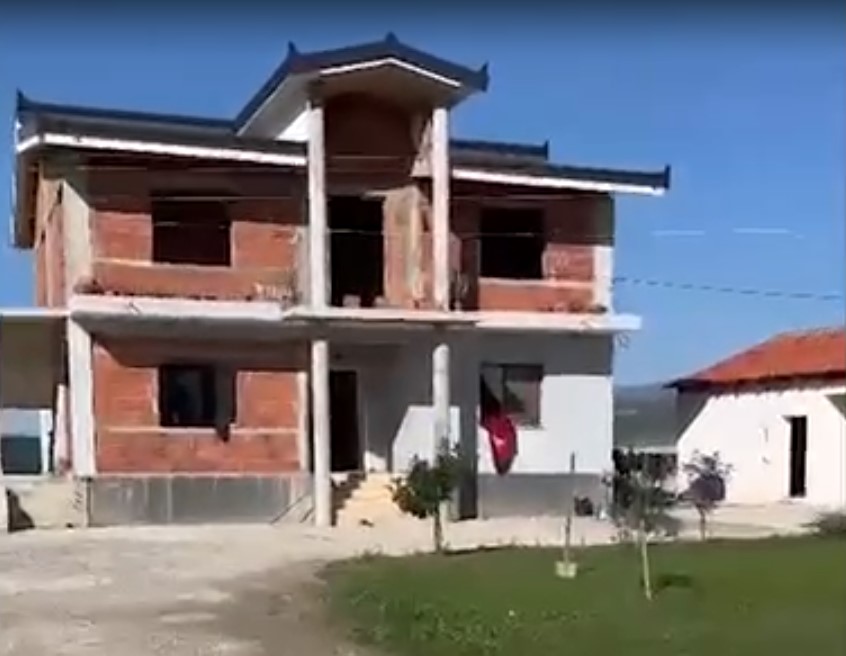 Në pranga i riu, mbushi shtëpinë me kanabis Screenshot 1 10
