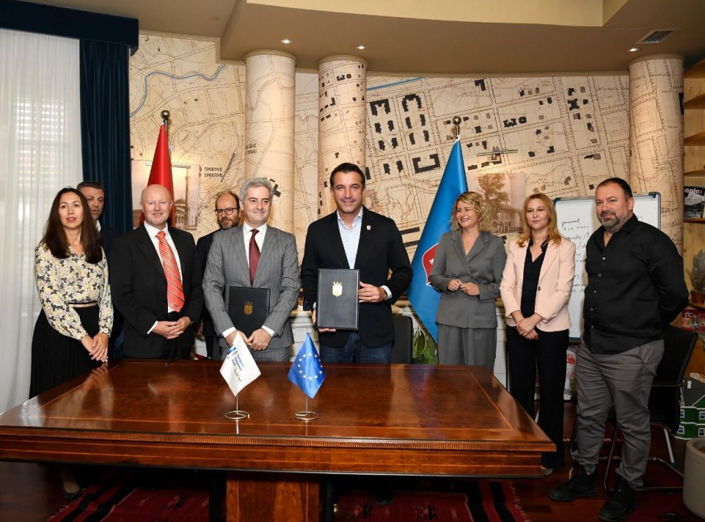 Bashkia e Tiranës marrëveshje me BEI për programin e banesave sociale, Veliaj: Askush nuk do mbetet pa strehim WhatsApp Image 2022 10 02 at 11.56.35 AM