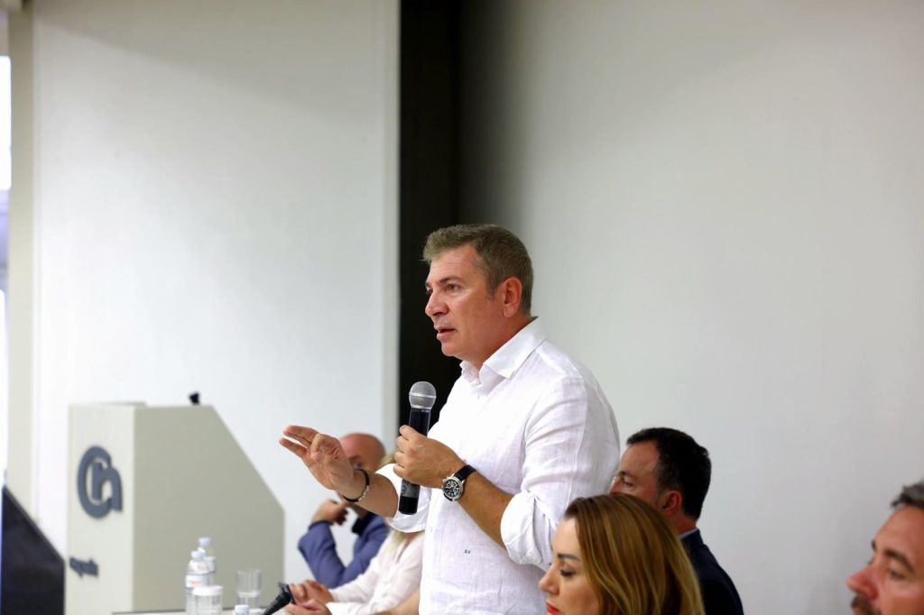 Gjiknuri takim me emigrantët në Greqi: Investoni kursimet në Shqipëri WhatsApp Image 2022 10 02 at 9.29.01 AM 1