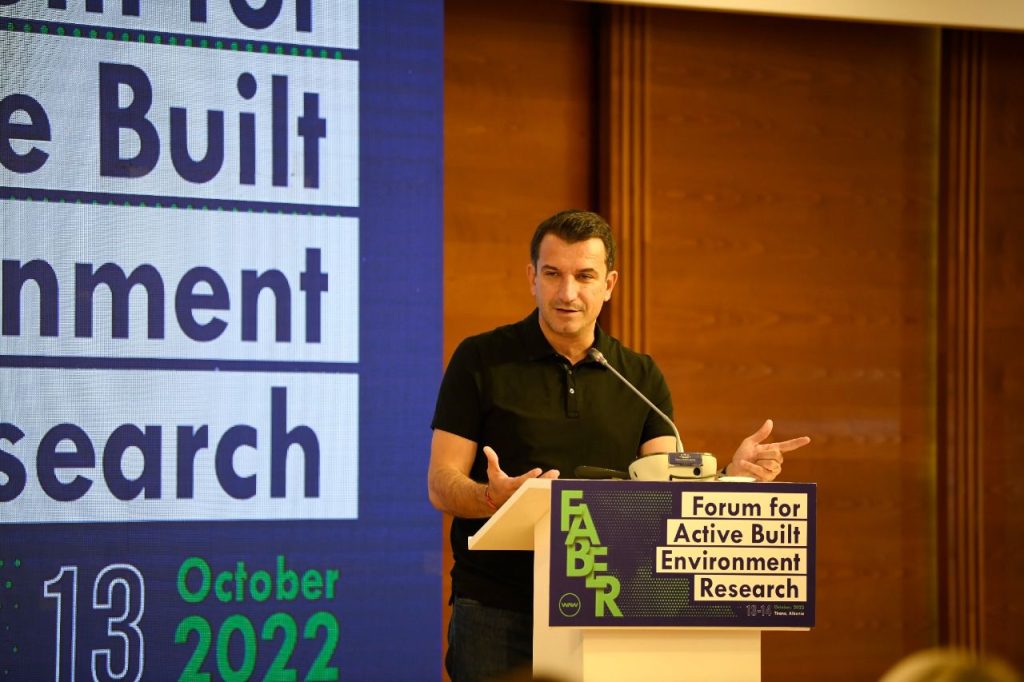 U irritua me konviktet e reja dhe abonetë falas, Veliaj-analistit: Vendimi për 100 mijë studentët WhatsApp Image 2022 10 13 at 1.49.06 PM