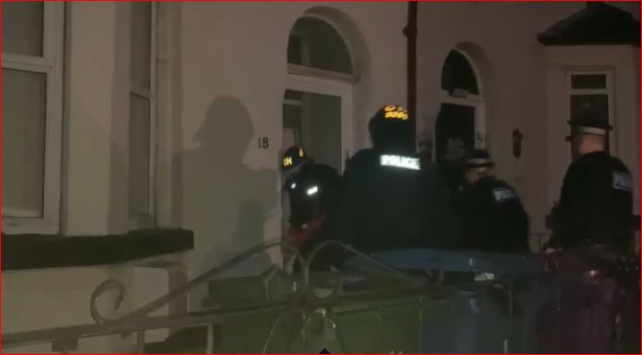 Kishte kthyer banesën në laborator kanabisi, policia bastis shtëpinë e të riut shqiptar në Merseyside fdghdfghfgd