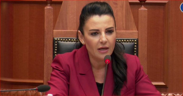 Berisha i përmendi gjyshin, Balluku i kthehet: Vazhdoni me familjet ju, burrë plak flet për… fdsgsfdgh 770x404 1