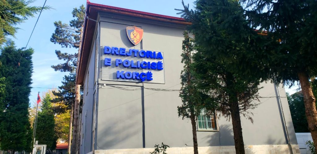 Vodhën xhaminë dhe kishën e fshatit, arrestohen dy persona në Korçë, një nën hetim ff