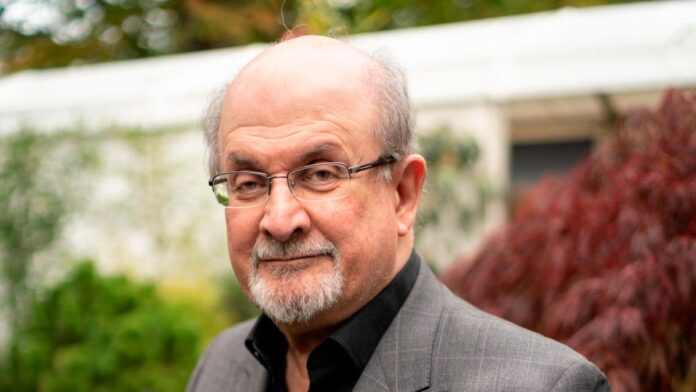 Sulmi ndaj Salman Rushdie, shkrimtari humb shikimin në njërin sy https cdn.cnn .com cnnnext dam assets 220812232609 03 salman rushdie attacked saturday 696x392 1