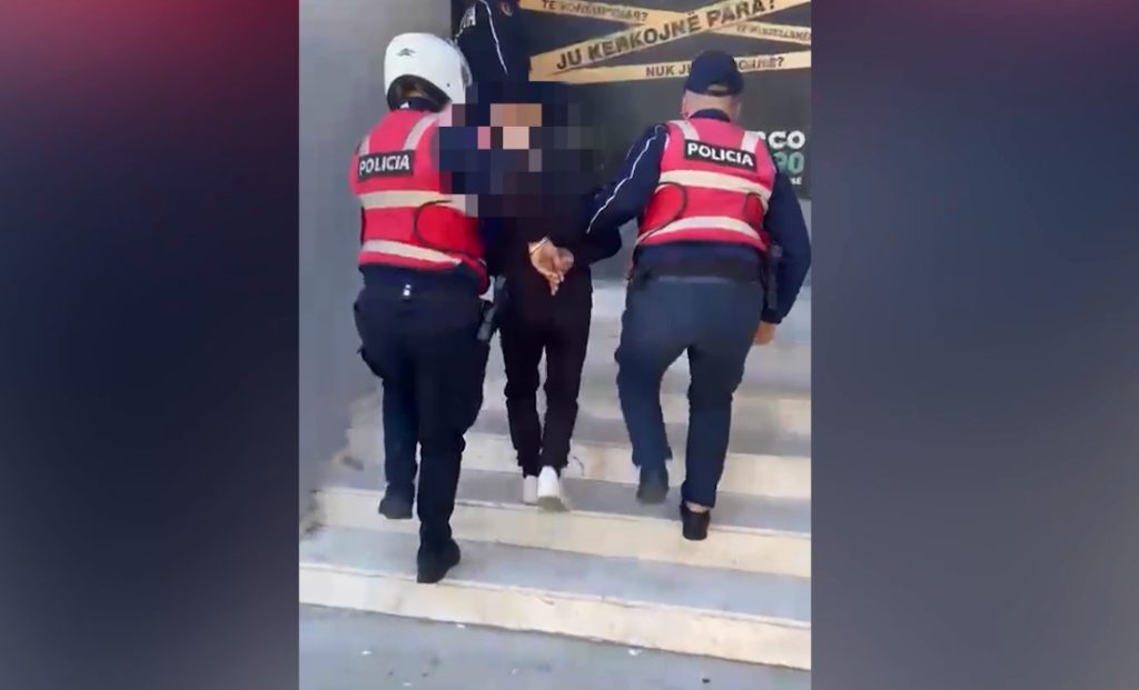 Pistoletë dhe me kanabis me vete, arrestohet 32-vjeçari polii