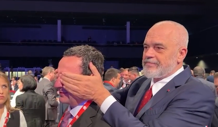 Rama ‘surprizë’ Albin Kurtit në Berlin/ I mbyll sytë: Gjeje kush jam? (Video) rama 4 752x440 1