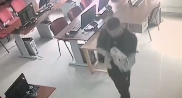 Shtirej si student; arrestohet i riu që vidhte videoprojektorë në Universitetet e Tiranës studnet