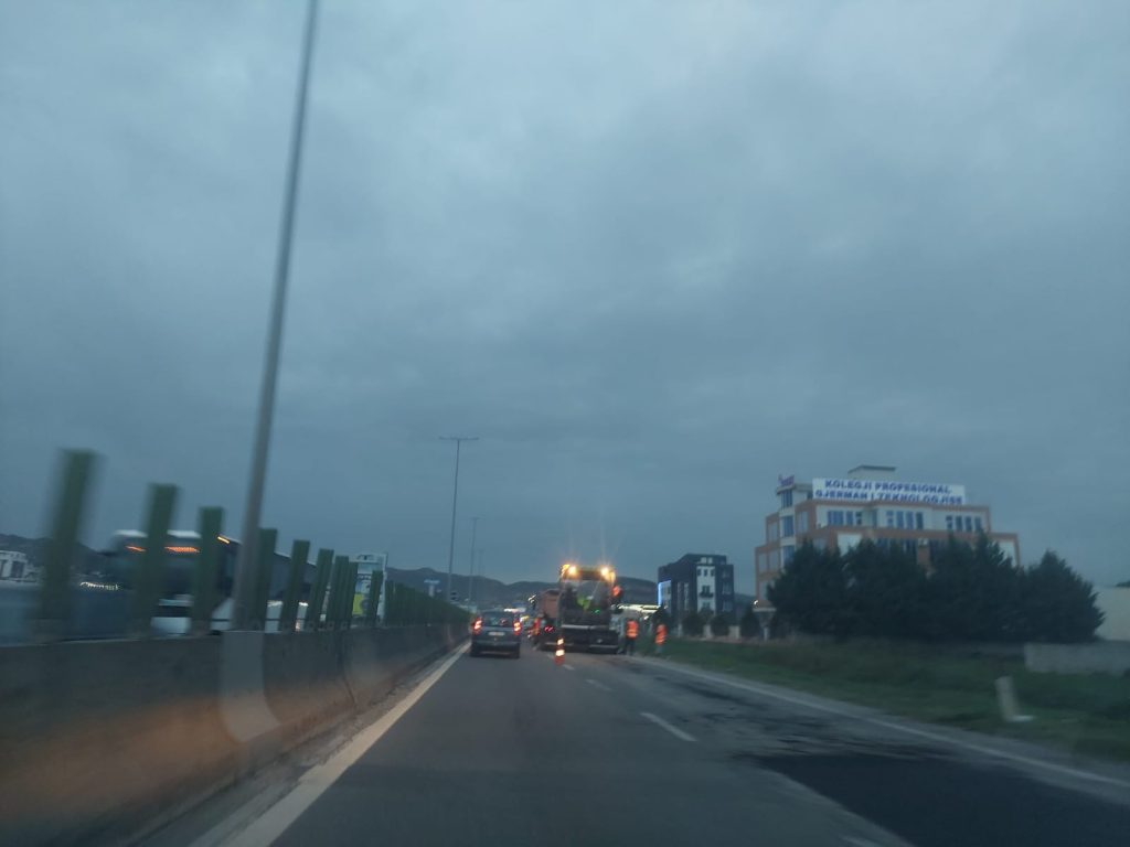 Trafik kilometrik në autostradën Tiranë-Durrës 4 08cbab67 9c95 4be2 afc3 1975932656ac