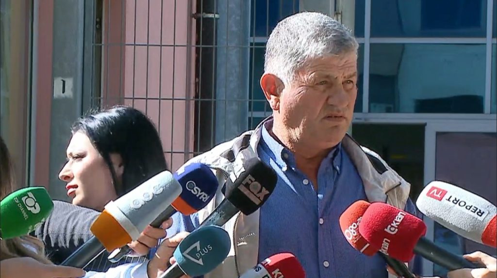 Masakra e Lushnjes, flet babai i atentatorit: Nuk ka lidhje fare me ngjarjen, prokuroja bën presione 24bc643c adfa 490a 859b 4062dcb79909