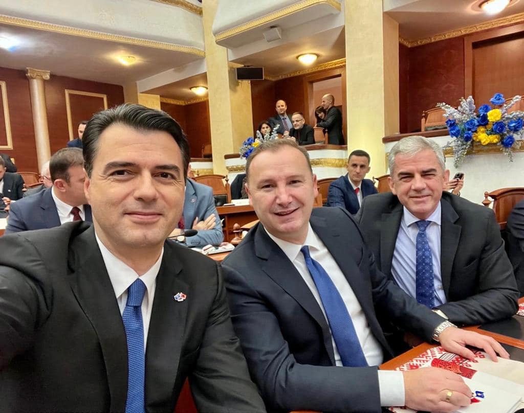 Basha shfaqet i lumtur në Kuvend krah kolegëve nga Kosova: Moment i bukur dhe emocionues 317266064 689396015888964 7567429406820998609 n
