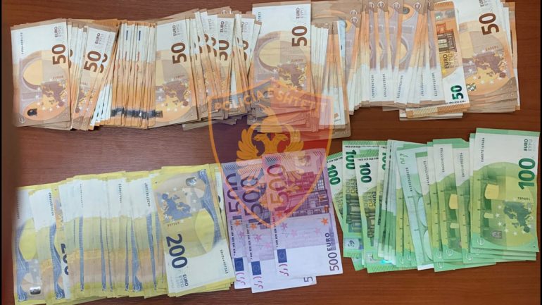 Tentoi të kalonte 25.000 euro pa deklaruar në Morinë, procedohet penalisht 45-vjeçari nga Kosova 58282b9b c6ae 488d 876c 385a37f49bf7 770x433 1