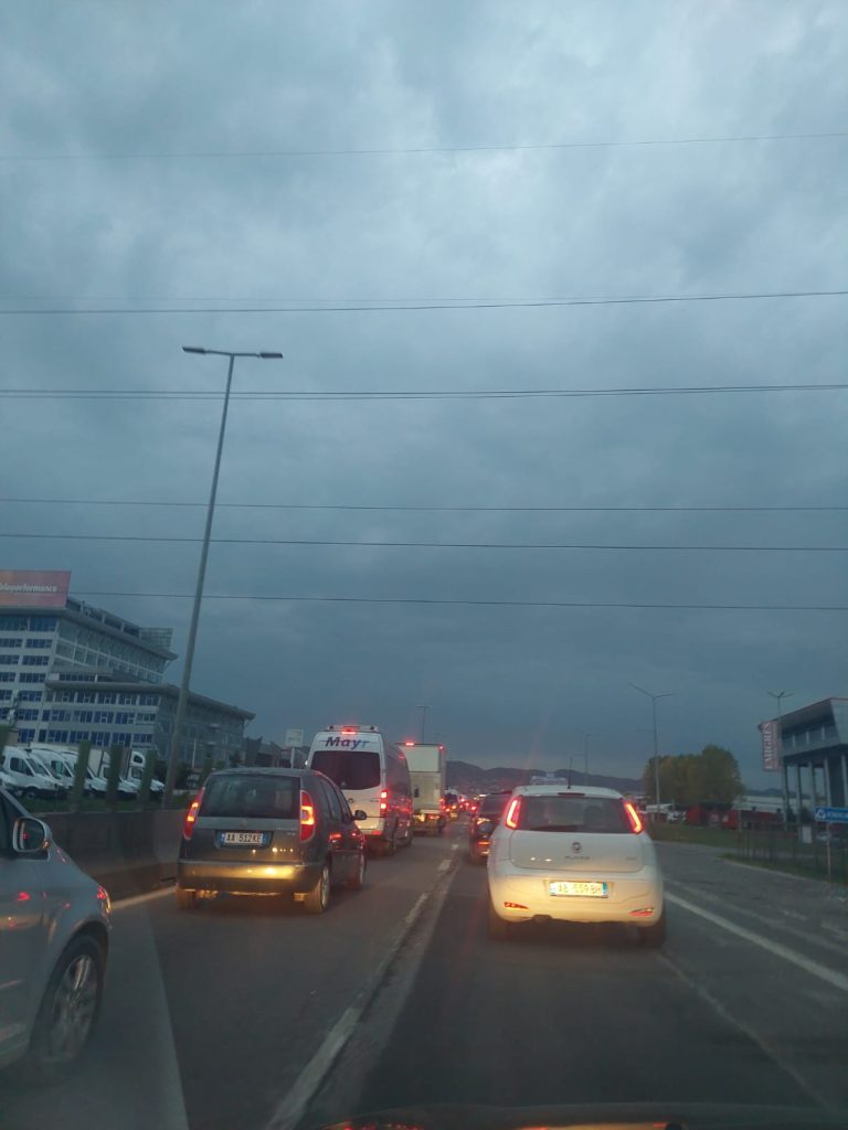 Trafik kilometrik në autostradën Tiranë-Durrës 3 649d3863 920f 4c55 aa99 e95ba7b1aa1c