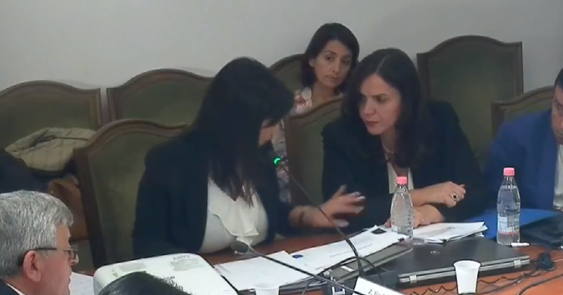“Kije mendjen”/ Ministrja Kushi s’gjen dot shifrën, ‘acarohet’ keq me këshilltaren LIVE në mbledhje: E gjej vetë tani 800 0 dea13f28e9420fef377870c4c301e37e
