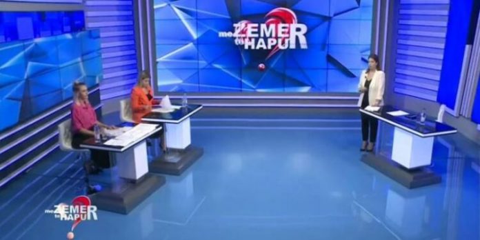 “Ishte aventuriere, më ka tradhtuar’, sherr mes bashkëshortëve gjatë emisionit live, burri kërkon test ADN-je për fëmijët AB324D0B 5497 4BB8 98F0 9B32FCEAC38D 696x348 1
