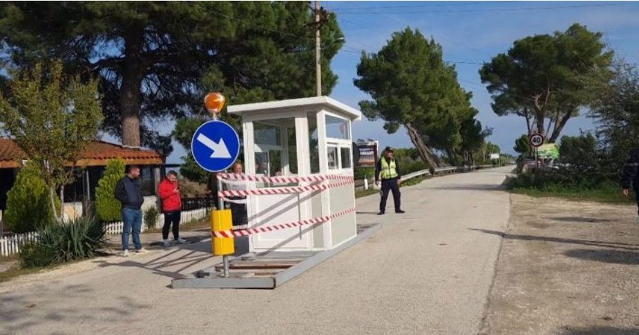 Thyen kabinën në hyrje të parkut kombëtar të Divjakës, arrestohet një person dhe shpallet në kërkim një tjetër Untitled 18