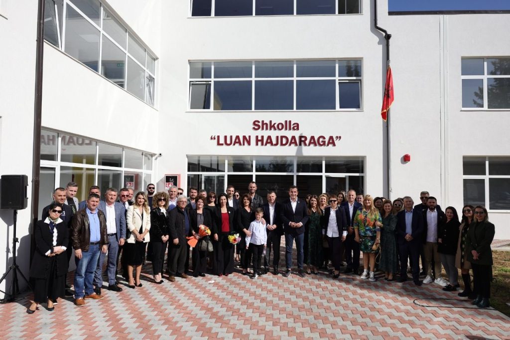 Shkolla e re “Luan Hajdaraga” hap dyert për fëmijët, Veliaj: Kemi një paketë tjetër shkollash 1 WhatsApp Image 2022 11 01 at 10.36.20 AM