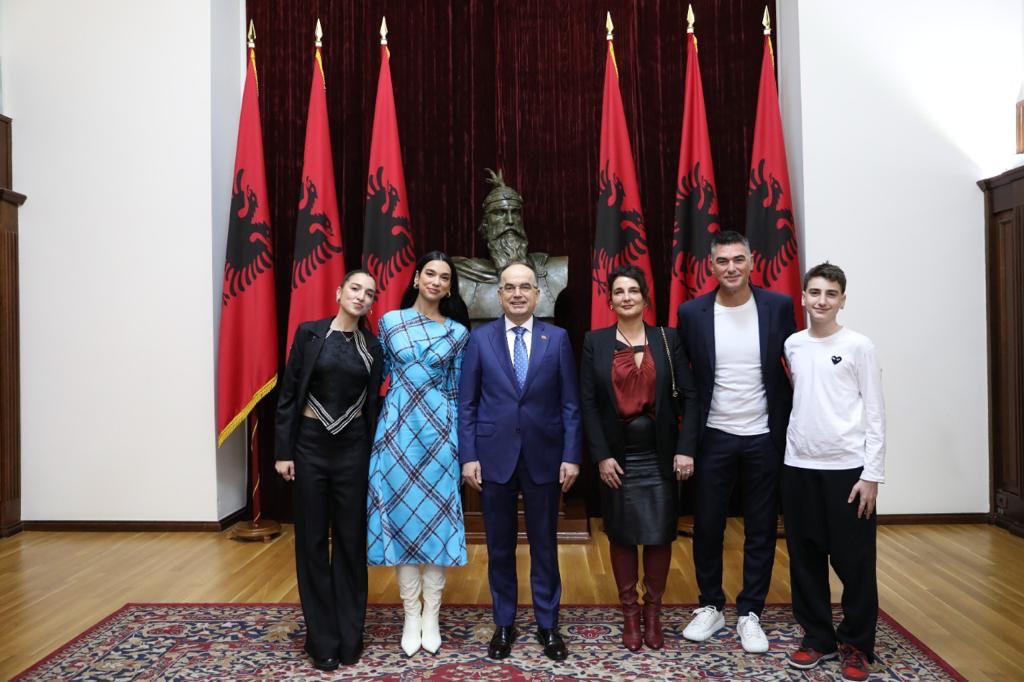 Dua Lipa merr shtetësinë shqiptare, Presidenti Begaj: Rinia shqiptare e ka shembull 2 WhatsApp Image 2022 11 27 at 12.47.57 2
