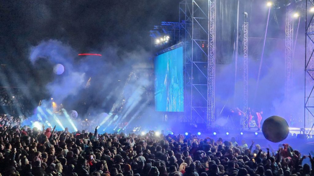 FOTOT/Dua Lipa super performancë në Sheshin Skënderbej: Urime 110-vjetorin e Pavarësisë! 7 WhatsApp Image 2022 11 29 at 12.41.41