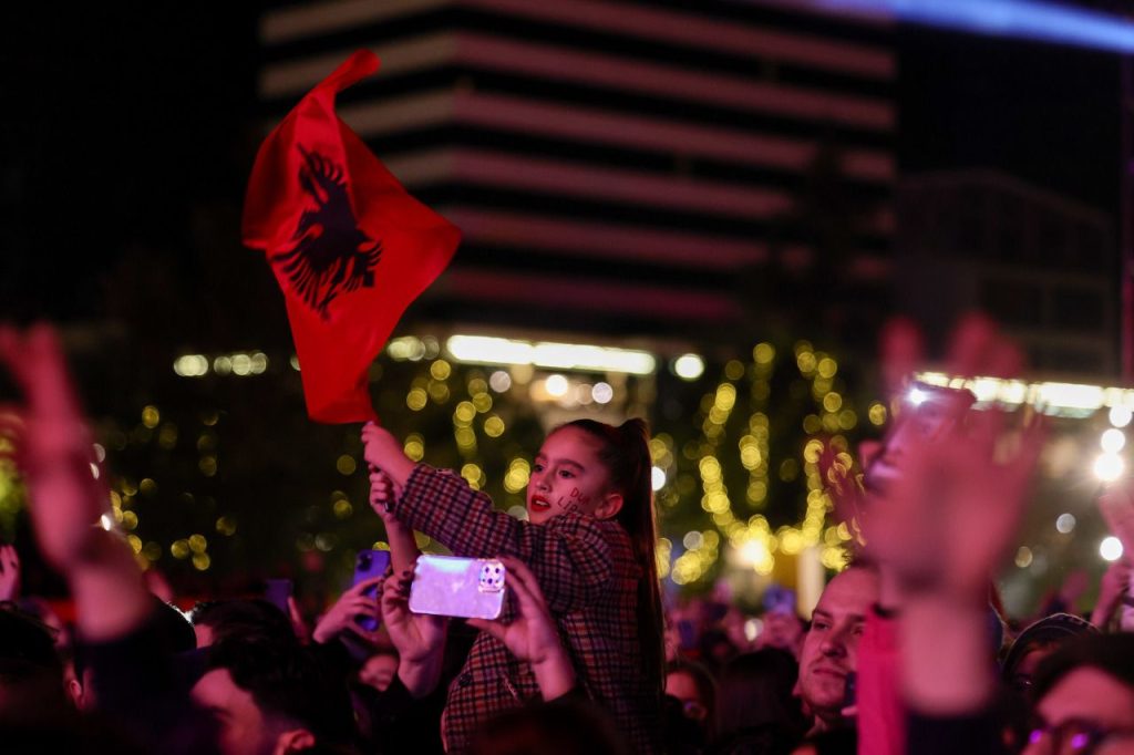FOTOT/Dua Lipa super performancë në Sheshin Skënderbej: Urime 110-vjetorin e Pavarësisë! 11 WhatsApp Image 2022 11 29 at 12.42.54