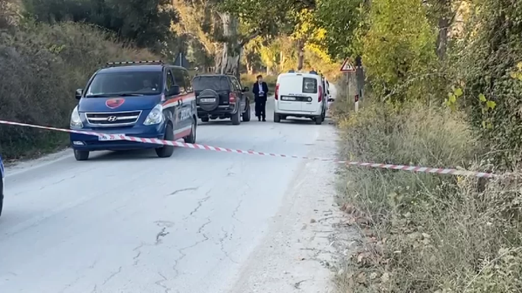Makina përplas turistët që lëviznin me biçikletë, ndërron jetë një grua aksident policia vrasje