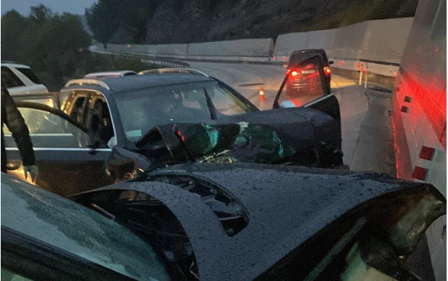 Përplasen dy automjete në aksin Peqin-Elbasan, disa të plagosur aksident