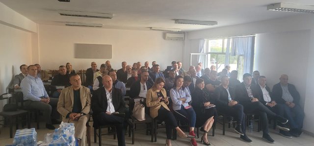 Enkelejd Alibeaj mbledh në Fier krerët e degëve të PD-së alibeaj fier