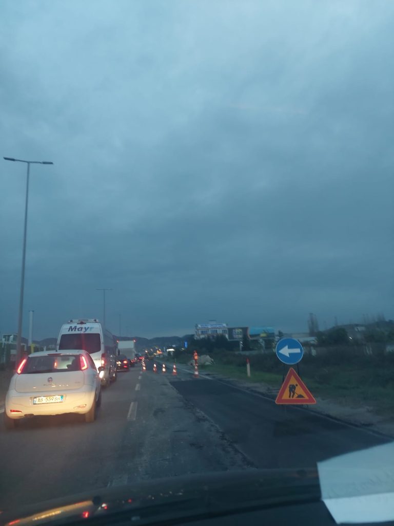 Trafik kilometrik në autostradën Tiranë-Durrës 1 ed5c2b72 0094 4bd1 95b5 fd5cebfa673a