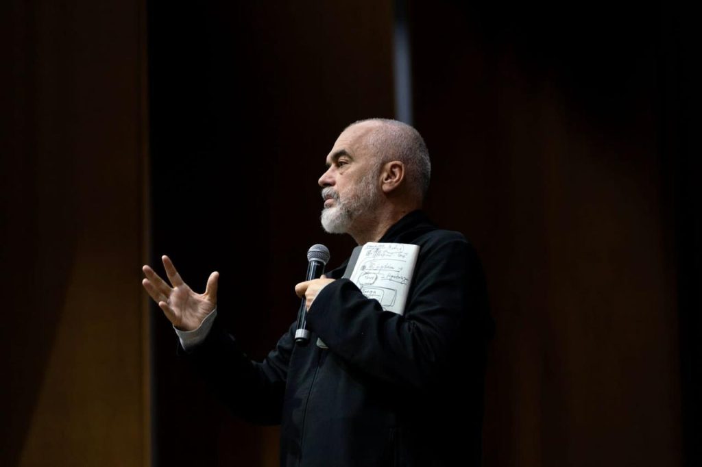 Rama: Veglën e Kremlinit e kemi të ulur këmbëkryq në Tiranë, Partinë Demokratike edi rama 3