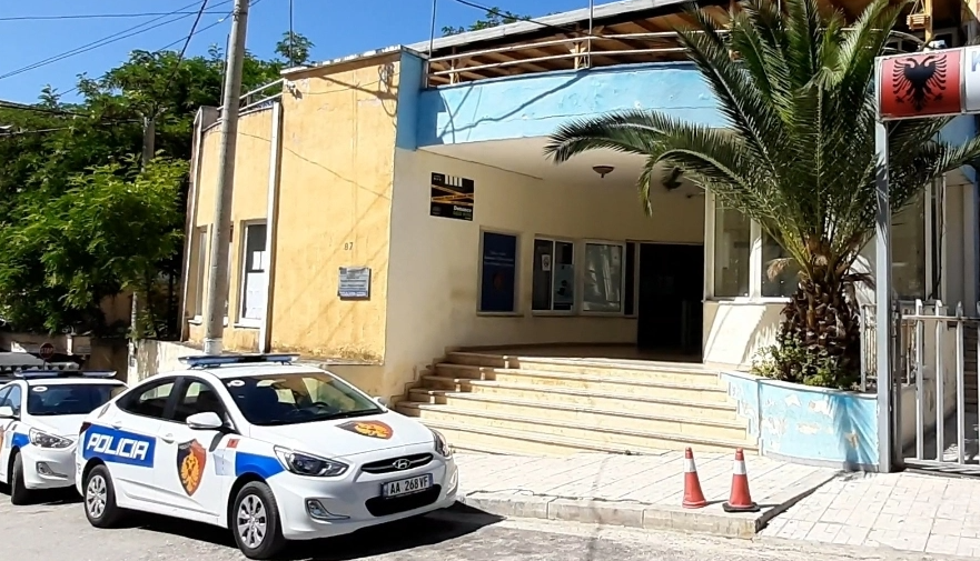 Konflikt për kullotën, 25-vjeçari merr automatikun dhe kërcënon dy persona në Konispol ioo 2