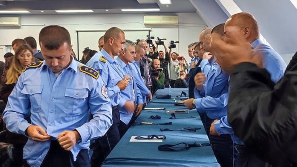 “Furtunë” largimesh në policinë e Kosovës, mbi 100 zyrtarë serbë japin dorëheqjen kosove