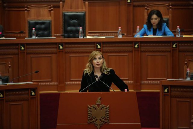 Deputetja Tabaku në Kuvend: McGonigal po hetohet në SHBA, ndaj SPAK të marrë shembull tabaku 2