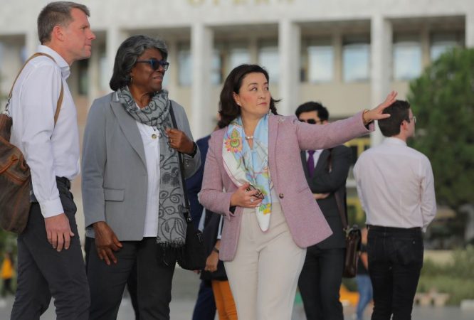 Mbërrin në Shqipëri ambasadorja e SHBA në OKB, Yuri Kim e prezanton me Tiranën yuri kim ambasadorja e shba ne okb 666x450 1