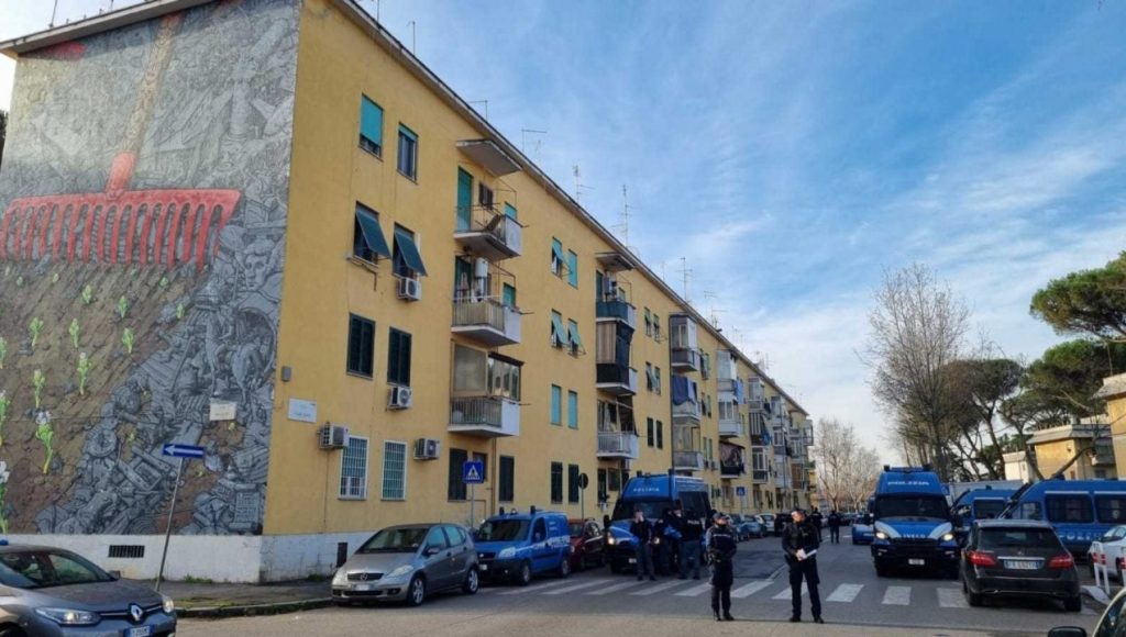 Në lagjen kryeqendër të trafikut të drogës në Romë, ku bandat shqiptare organizojnë gjithçka 093300764 7db6701f f639 4130 8cc6 c5594c8fabe7 1271x720 1