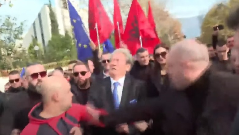 VIDEO/ Berisha qëllohet me grusht në fytyrë, turma rreth burrin 1670326054 63b01c91aae3482db84e4bdc2aa1ed0c