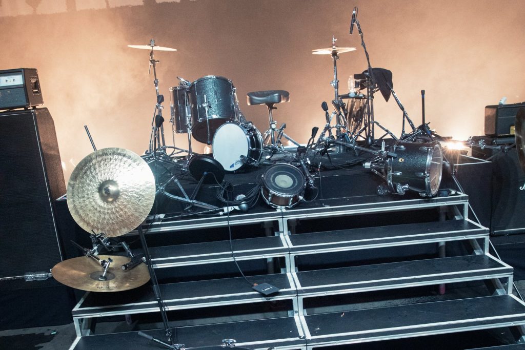 Elektrizuan skenën, grupi Maneskin kritikohet nga fansat pasi shkatarruan instrumentët 2 20221220 190344