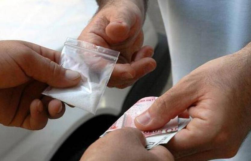 Ishte në arrest shtëpie/ Shqiptari nuk zë mend, kapet duke shitur kokainë në rrugët e Italisë 26 spaccio droga cocaina spacciatore