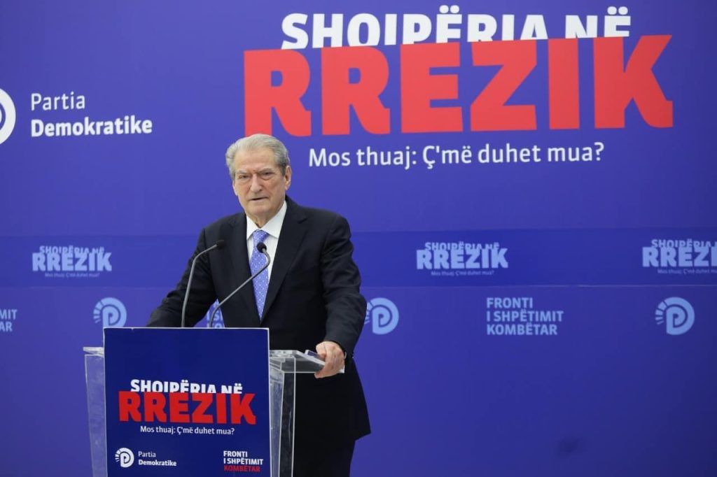 Protesta ditën e Samitit, Berisha: Ti tregojmë botës se jemi në betejë me kryehajdutin Rama 317883001 728213011993137 3005183623606520119 n