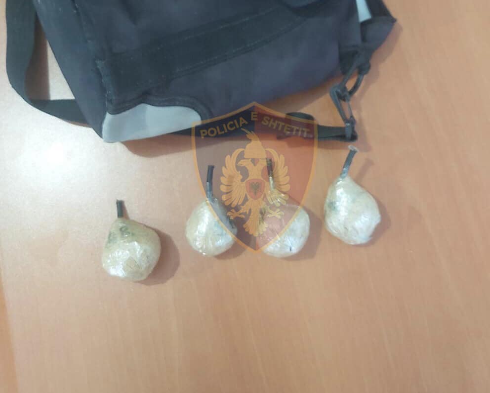 Peshkonin në mënyrë të paligjshme, me lëndë plasëse artizanale, procedohet penalisht 3 shtetas. 322372327 627314165815727 8103544763119402093 n